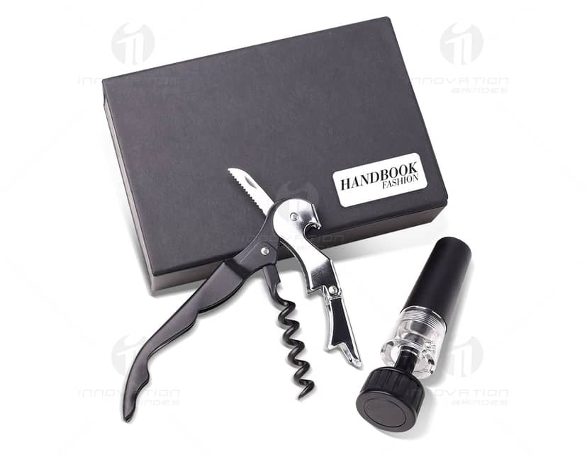 Kit de vinho composto por 11 peças, incluindo abridor de garrafas, cortador de cápsulas, termômetro, aerador, entre outros acessórios.