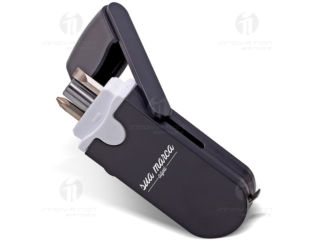Kit ferramenta 3 peças com chave canhão em fundo branco. Kit ferramenta 3 peças com chave canhão em fundo branco.