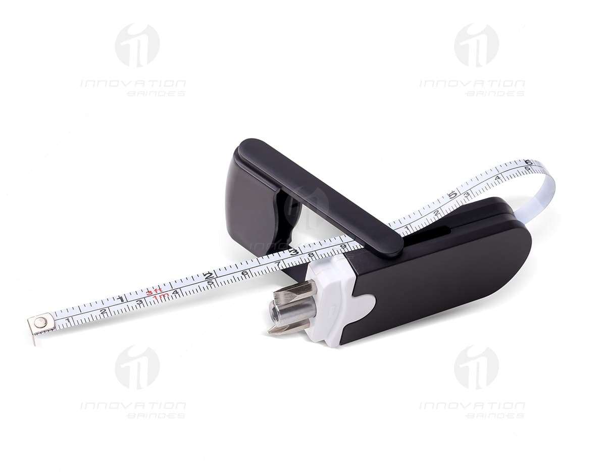 Kit de ferramenta composto por 3 peças, incluindo chave canhão. Kit de ferramenta composto por 3 peças, incluindo chave canhão.