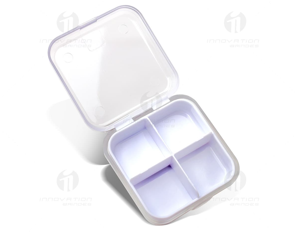Bateria portátil e carregador wireless de cor branca, com indicador de carga e cabo USB. Bateria portátil e carregador wireless de cor branca, com indicador de carga e cabo USB.