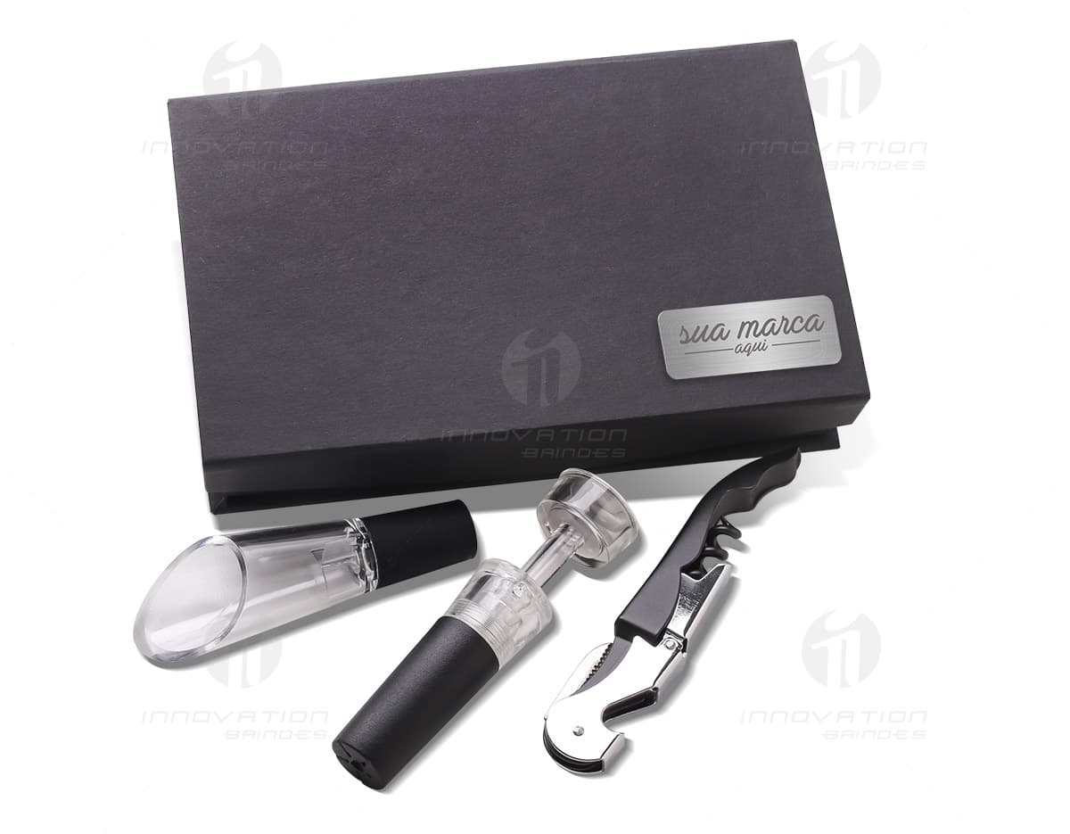 Kit com 6 porta copos em cores sortidas, feitos de material resistente e com design moderno e elegante. Kit com 6 porta copos em cores sortidas, feitos de material resistente e com design moderno e elegante.