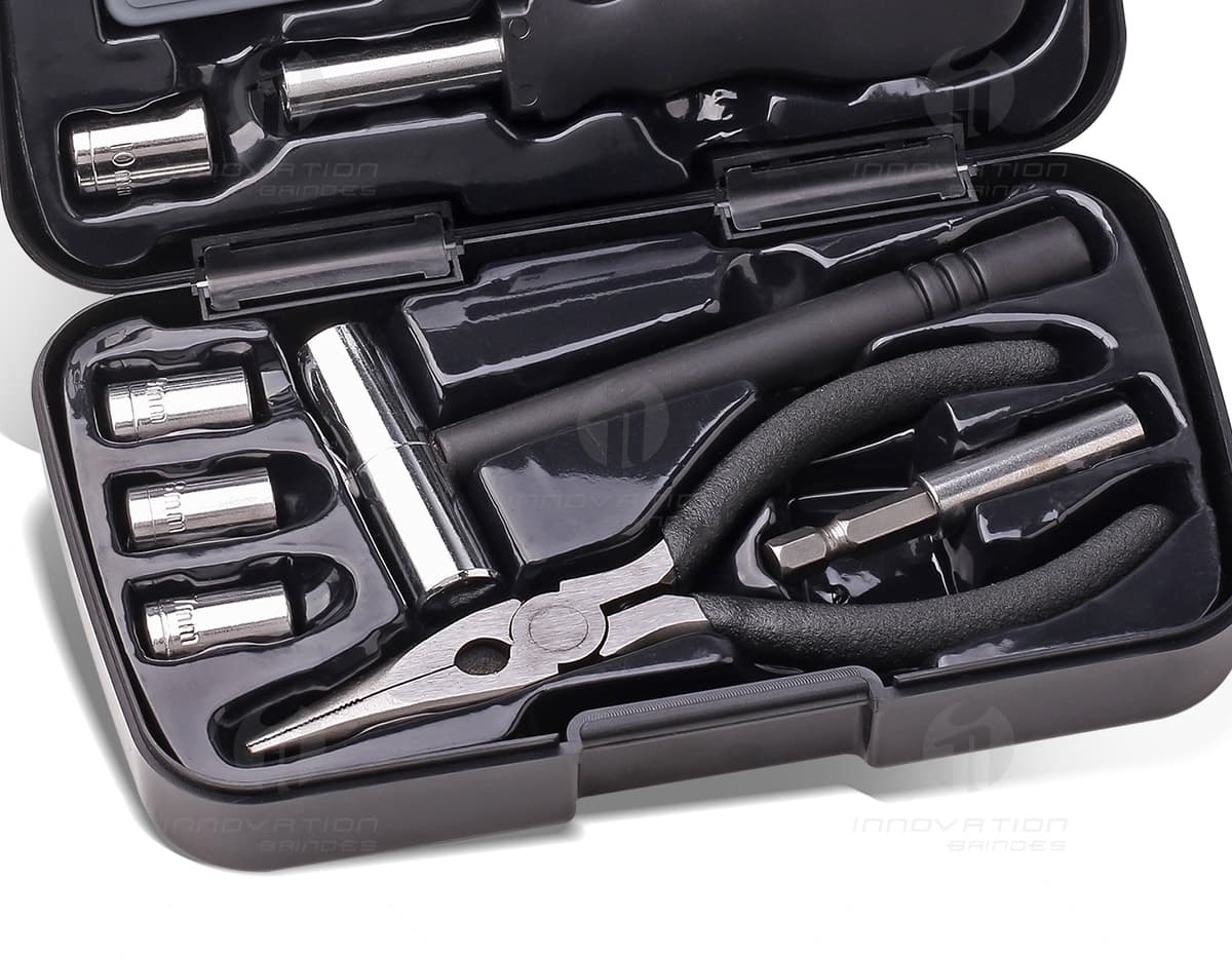 Kit Ferramentas 19 Peças com Estojo: conjunto de ferramentas organizadas em um estojo prático para facilitar o transporte e armazenamento. Kit Ferramentas 19 Peças com Estojo: conjunto de ferramentas organizadas em um estojo prático para facilitar o transporte e armazenamento.