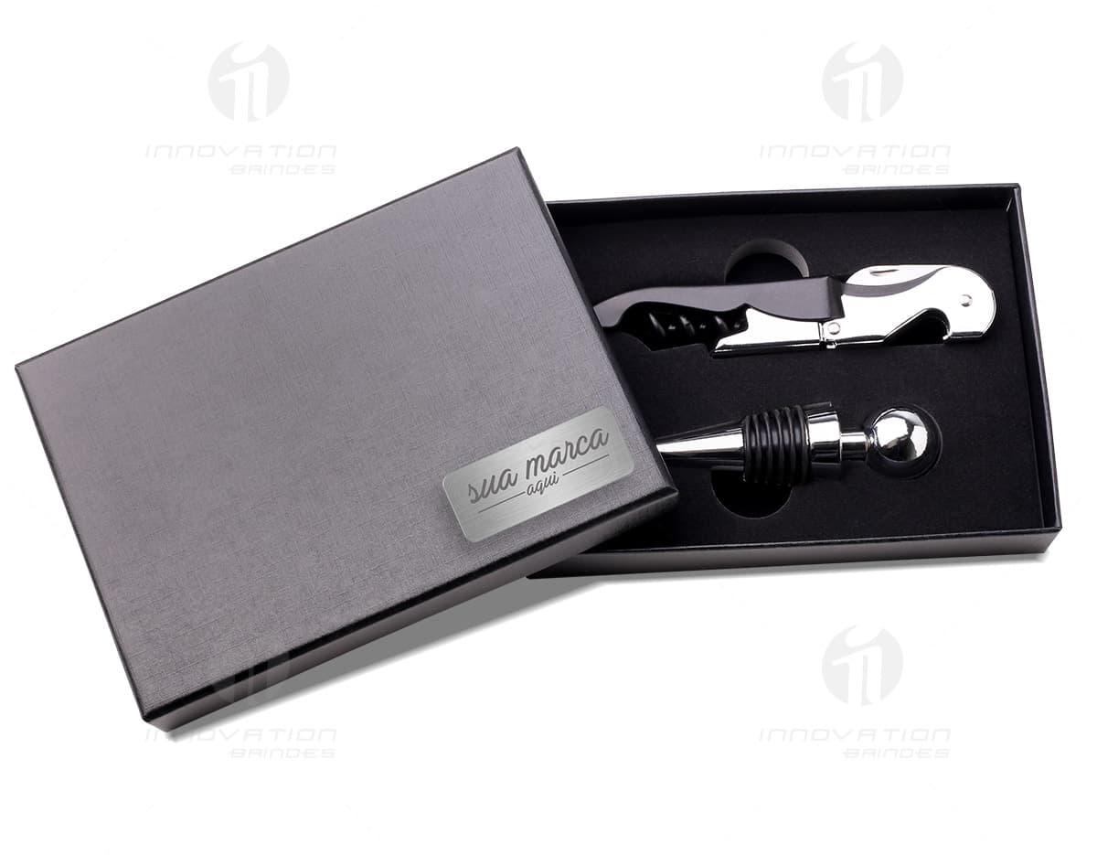 Kit com 6 porta copos em formato redondo, de cores variadas. Os porta copos possuem padrões geométricos e são feitos de material resistente. Ideal para proteger superfícies de mesas e balcões. Kit com 6 porta copos em formato redondo, de cores variadas. Os porta copos possuem padrões geométricos e são feitos de material resistente. Ideal para proteger superfícies de mesas e balcões.