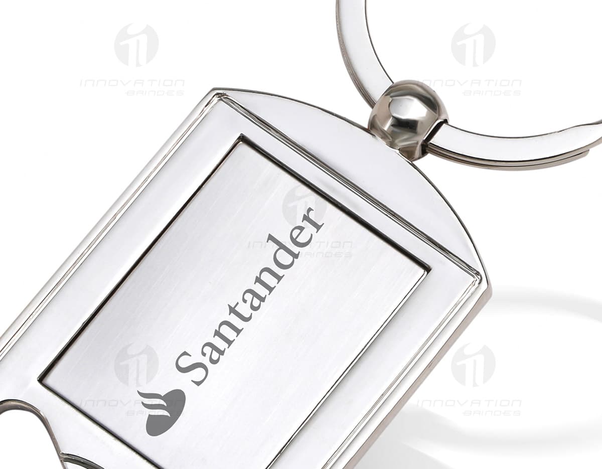 Chaveiro abridor de garrafas em metal. Chaveiro abridor de garrafas em metal.