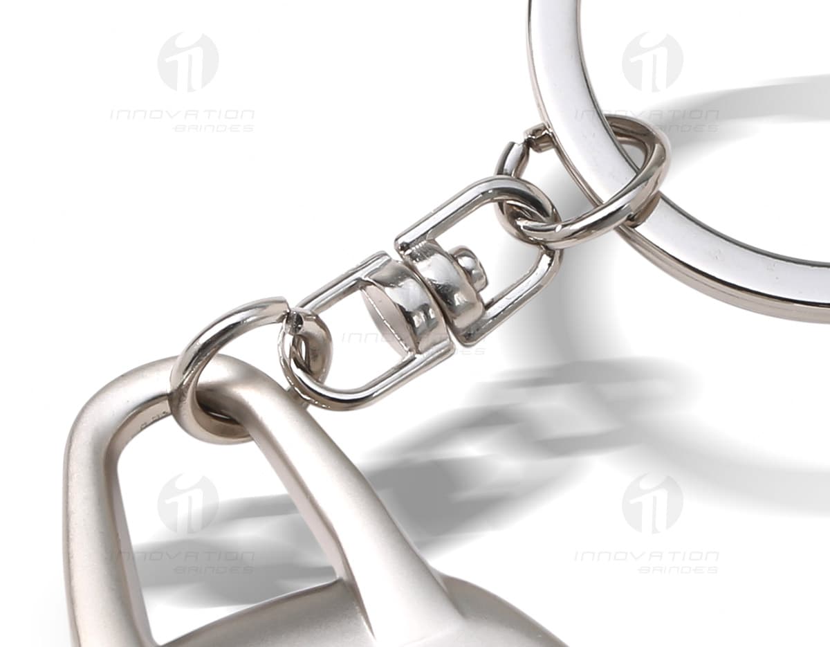 Bolsa térmica preta com dimensões de 400 x 440 mm. Bolsa térmica preta com dimensões de 400 x 440 mm.