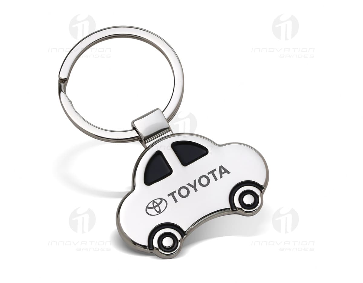Chaveiro em metal brilhante para carro. Chaveiro em metal brilhante para carro.