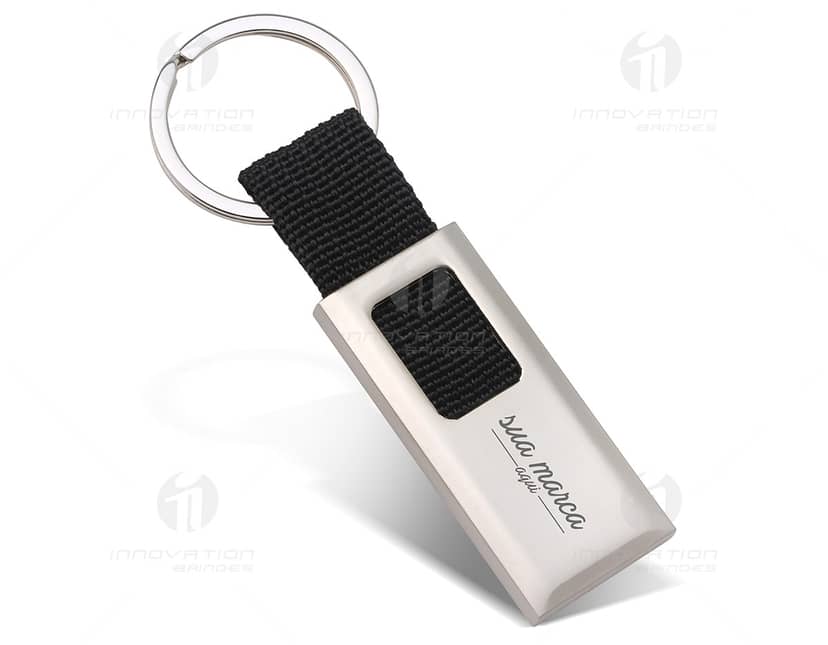 Chaveiro de metal descontinuado com design variado e acabamento em aço inoxidável, contendo abridor de garrafas, lâmina afiada, alicate, chave de fenda, serra e argola para chaves.