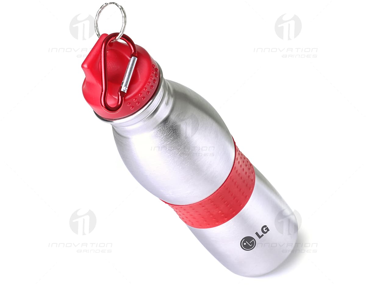 Squeeze plástico de 700ml com peneira. Squeeze plástico de 700ml com peneira.