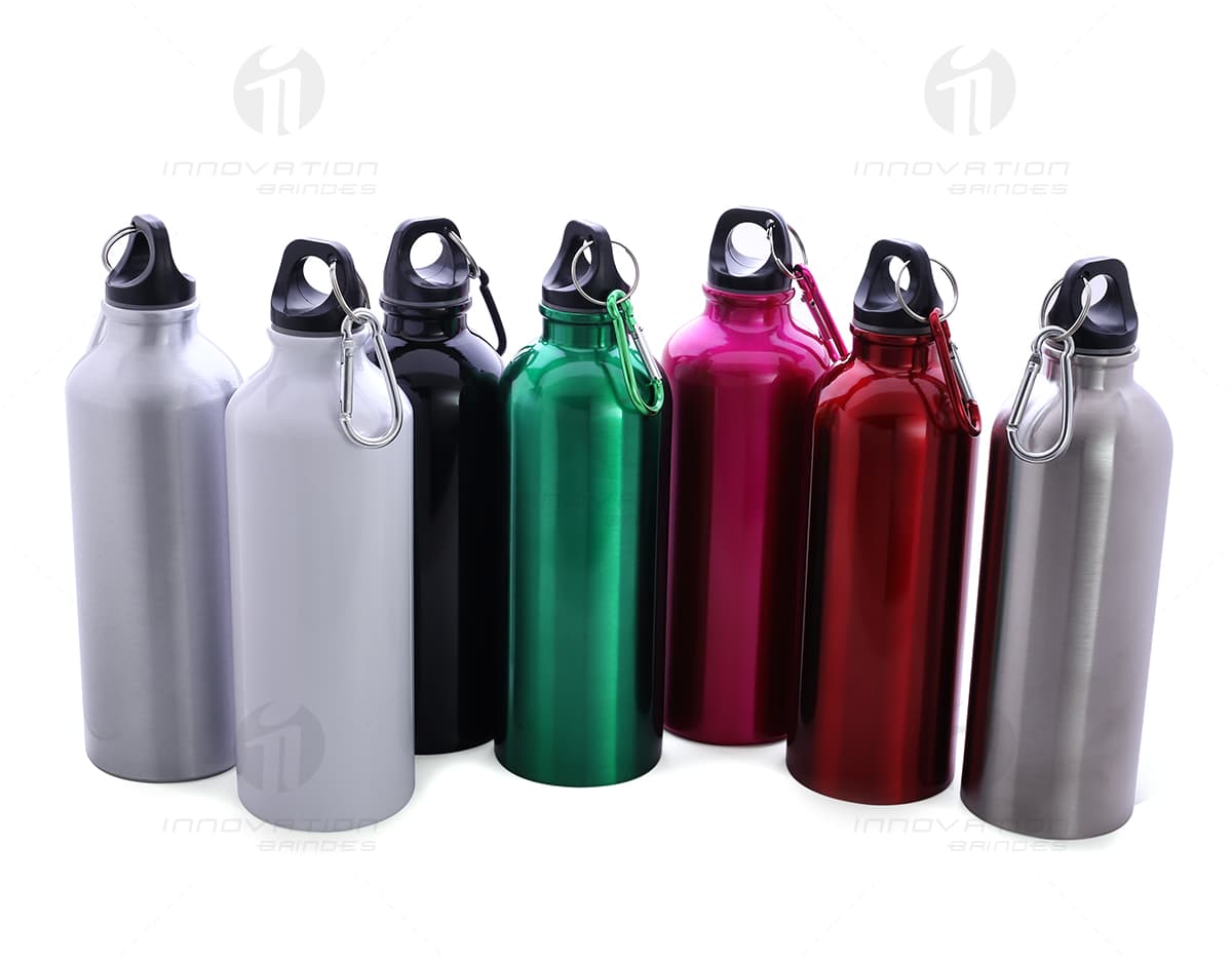 Squeeze de metal prateado com capacidade de 450ml. Squeeze de metal prateado com capacidade de 450ml.