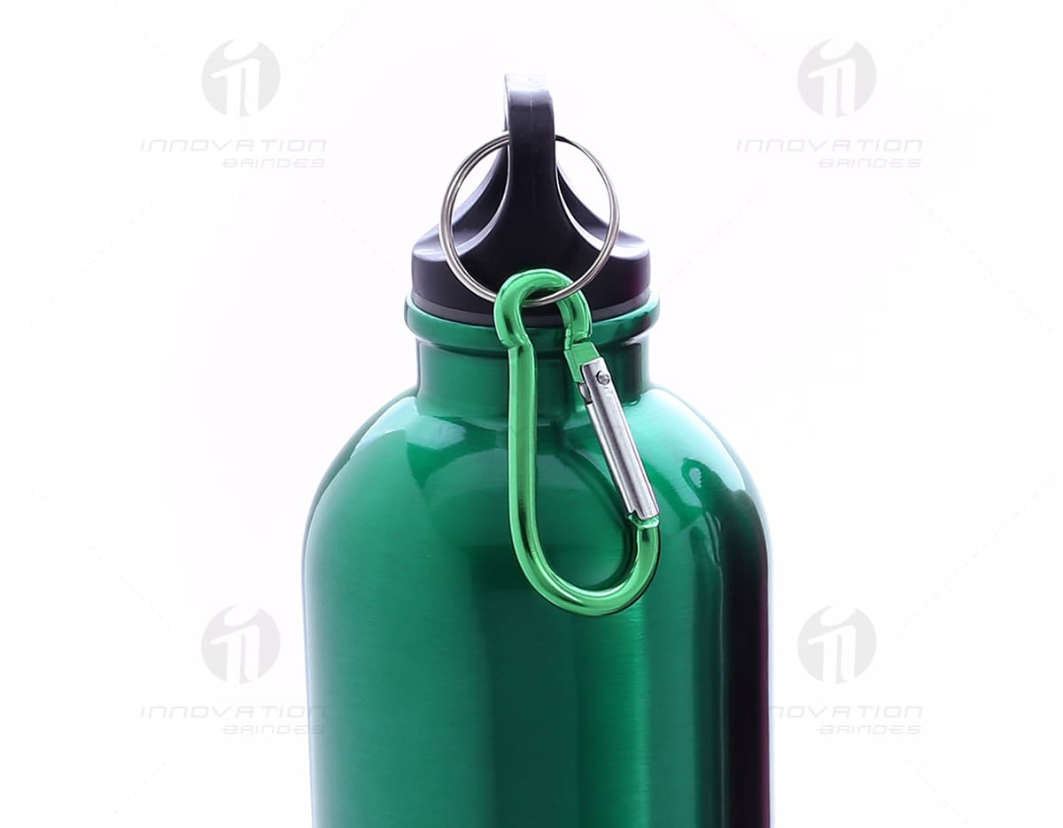 Garrafa de metal com mosquetão de 500ml. Garrafa de metal com mosquetão de 500ml.