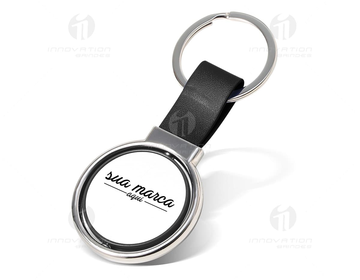 Chaveiro em metal dentro de uma caixa. Chaveiro em metal dentro de uma caixa.