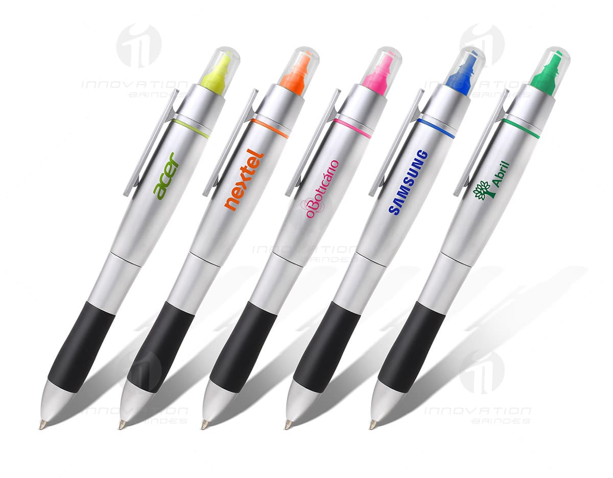 Esferográfica Alumínio e ABS com grip em destaque sobre fundo branco. Esferográfica Alumínio e ABS com grip em destaque sobre fundo branco.