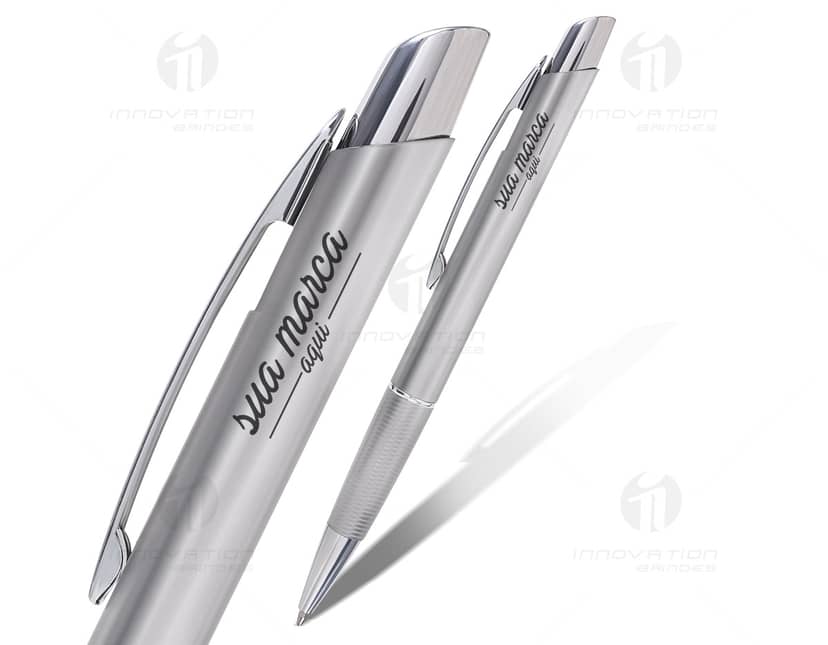 Caneta metal preta com detalhe acobreado.