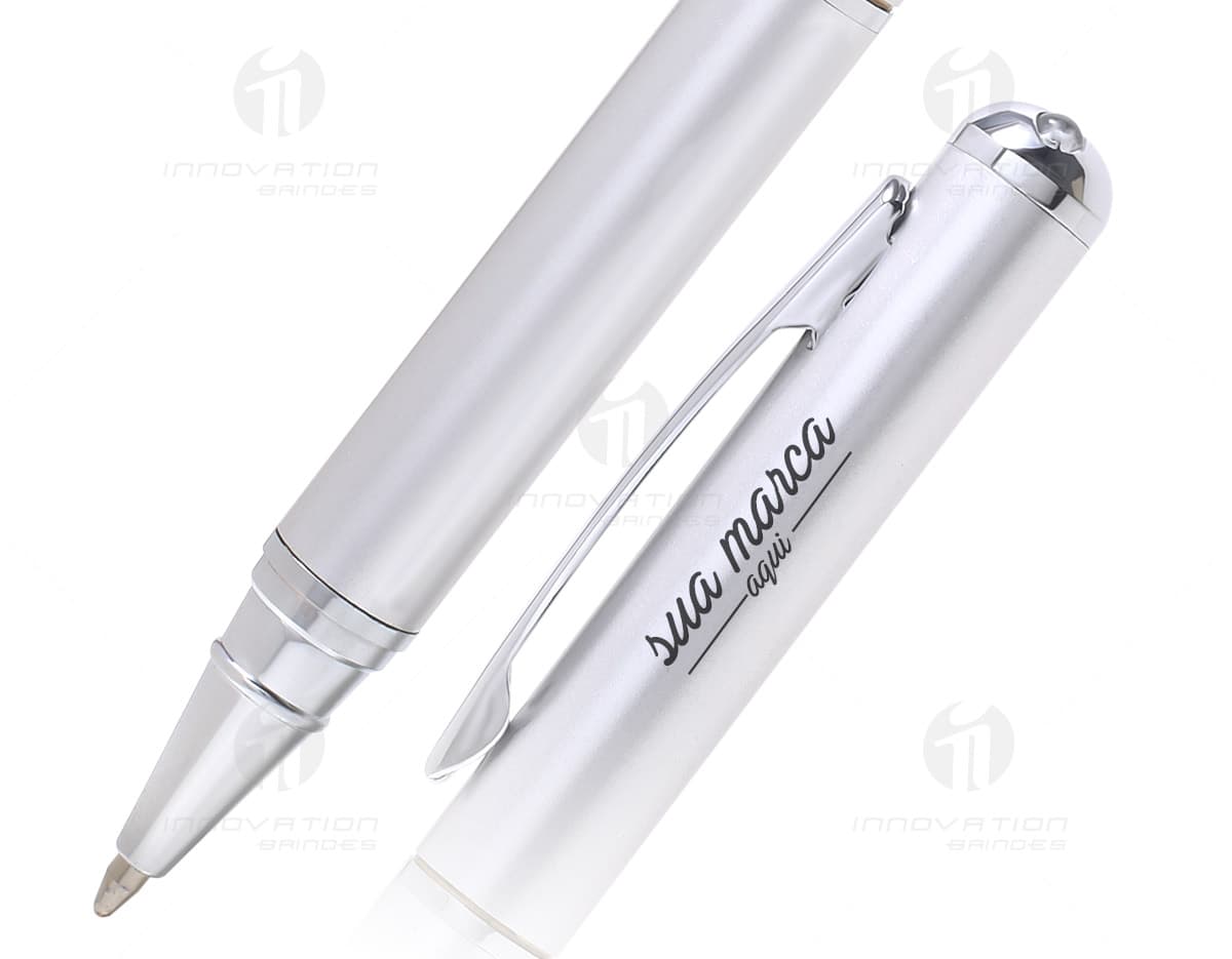 Seis porta copos dispostos em linha, cada um com uma estampa diferente de animais da floresta. Os porta copos são redondos e possuem bordas de metal dourado. Seis porta copos dispostos em linha, cada um com uma estampa diferente de animais da floresta. Os porta copos são redondos e possuem bordas de metal dourado.