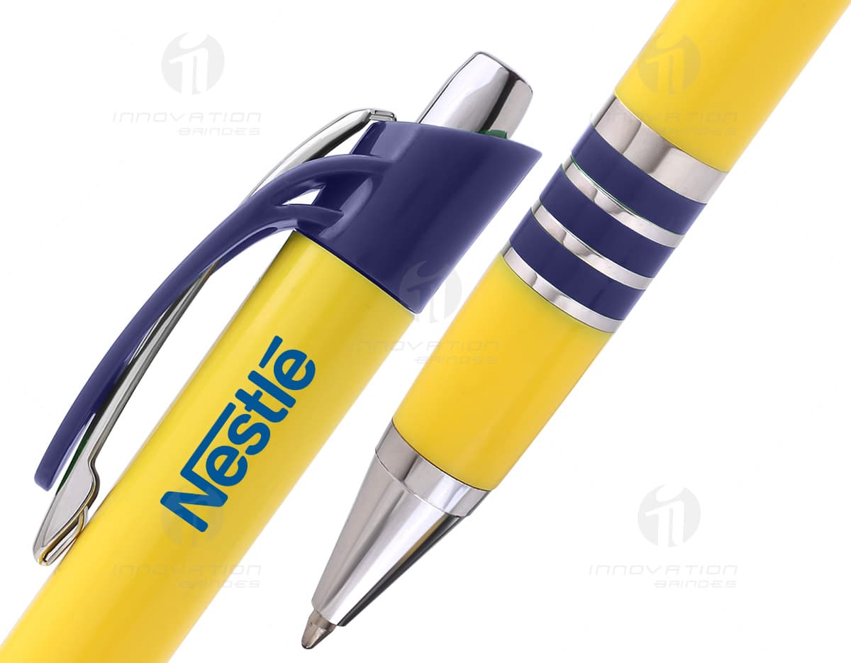 Caneta tampa esferográfica preto 1,5km em fundo branco. Caneta tampa esferográfica preto 1,5km em fundo branco.