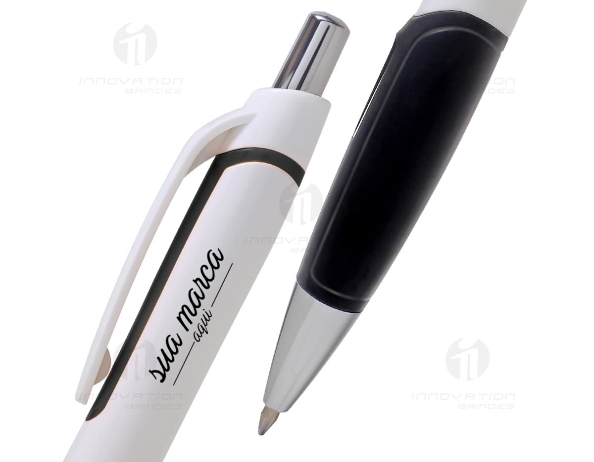 Squeeze plástico para hidratação em cores azul e branco. Squeeze plástico para hidratação em cores azul e branco.