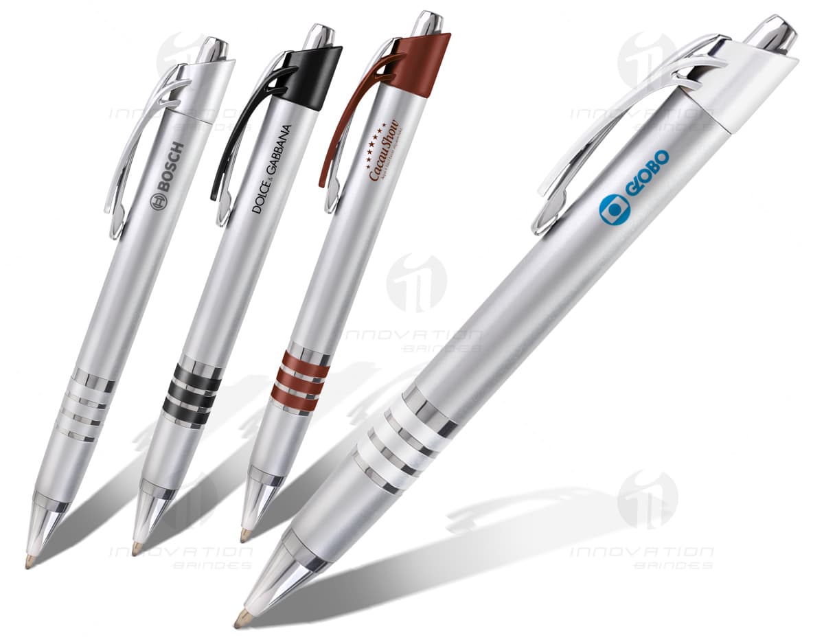 Caneta esferográfica prata com clique em metal brilhante e ponta de tinta preta. Objeto de escrita e desenho para uso em escritório, escola ou trabalho. Caneta esferográfica prata com clique em metal brilhante e ponta de tinta preta. Objeto de escrita e desenho para uso em escritório, escola ou trabalho.