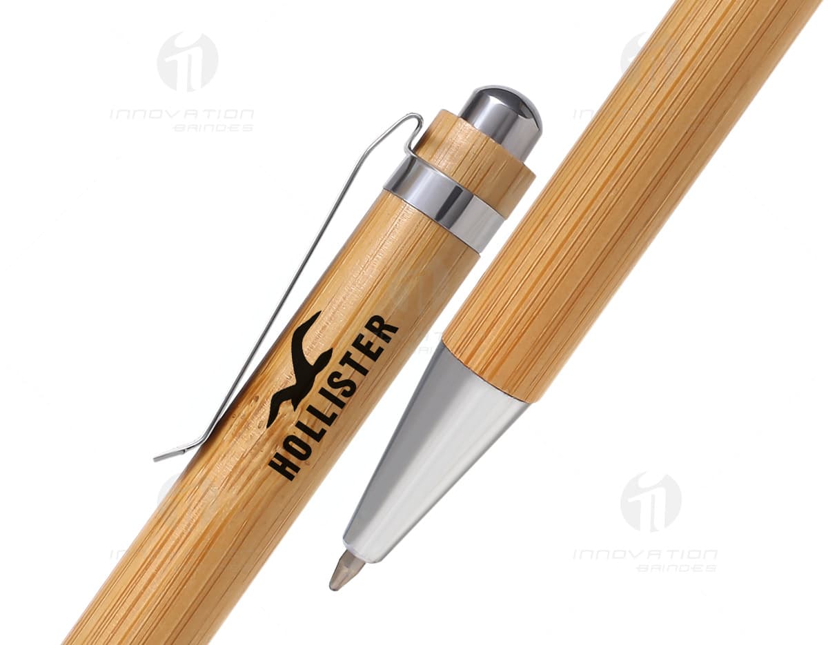 Caneta esferográfica feita de bambu e metal. Caneta esferográfica feita de bambu e metal.