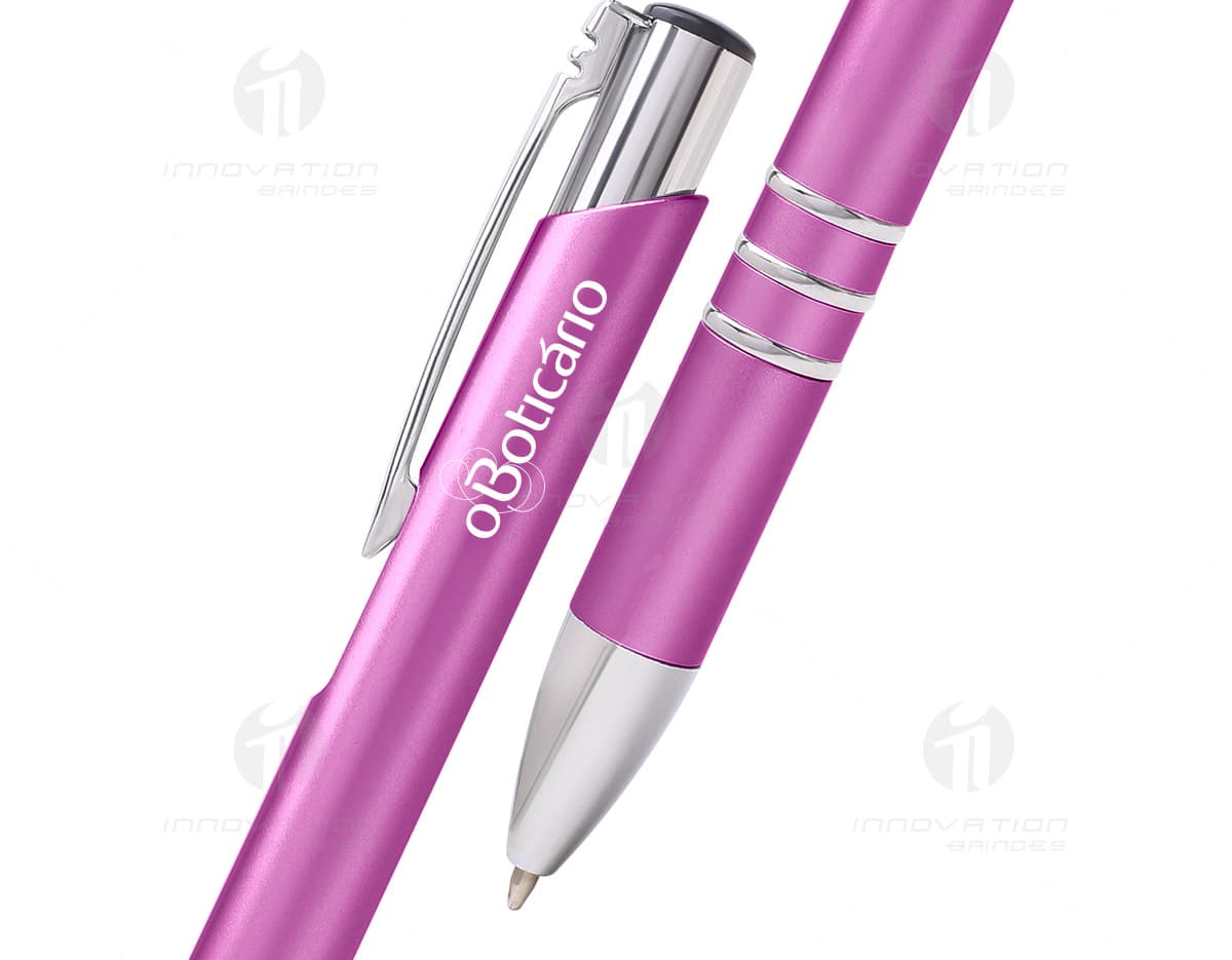 Caneta esferográfica cromada clique em fundo branco. Caneta esferográfica cromada clique em fundo branco.