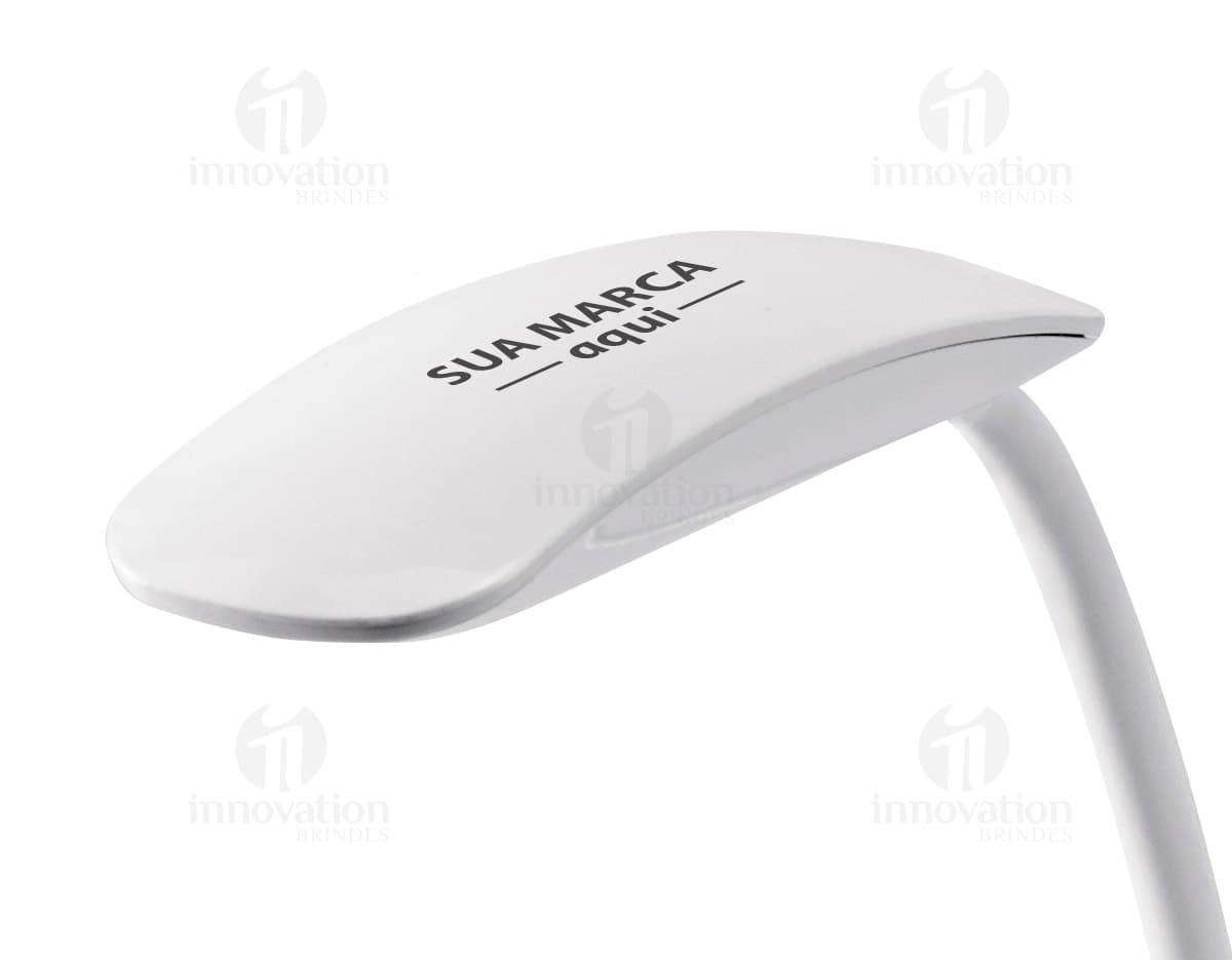 Luminária de mesa LED com autonomia de 20 horas. Luminária de mesa LED com autonomia de 20 horas.