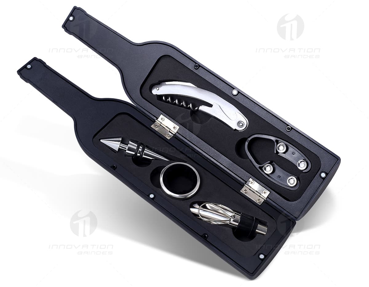 Kit manicure contendo 6 peças dentro de um estojo compacto. Kit manicure contendo 6 peças dentro de um estojo compacto.