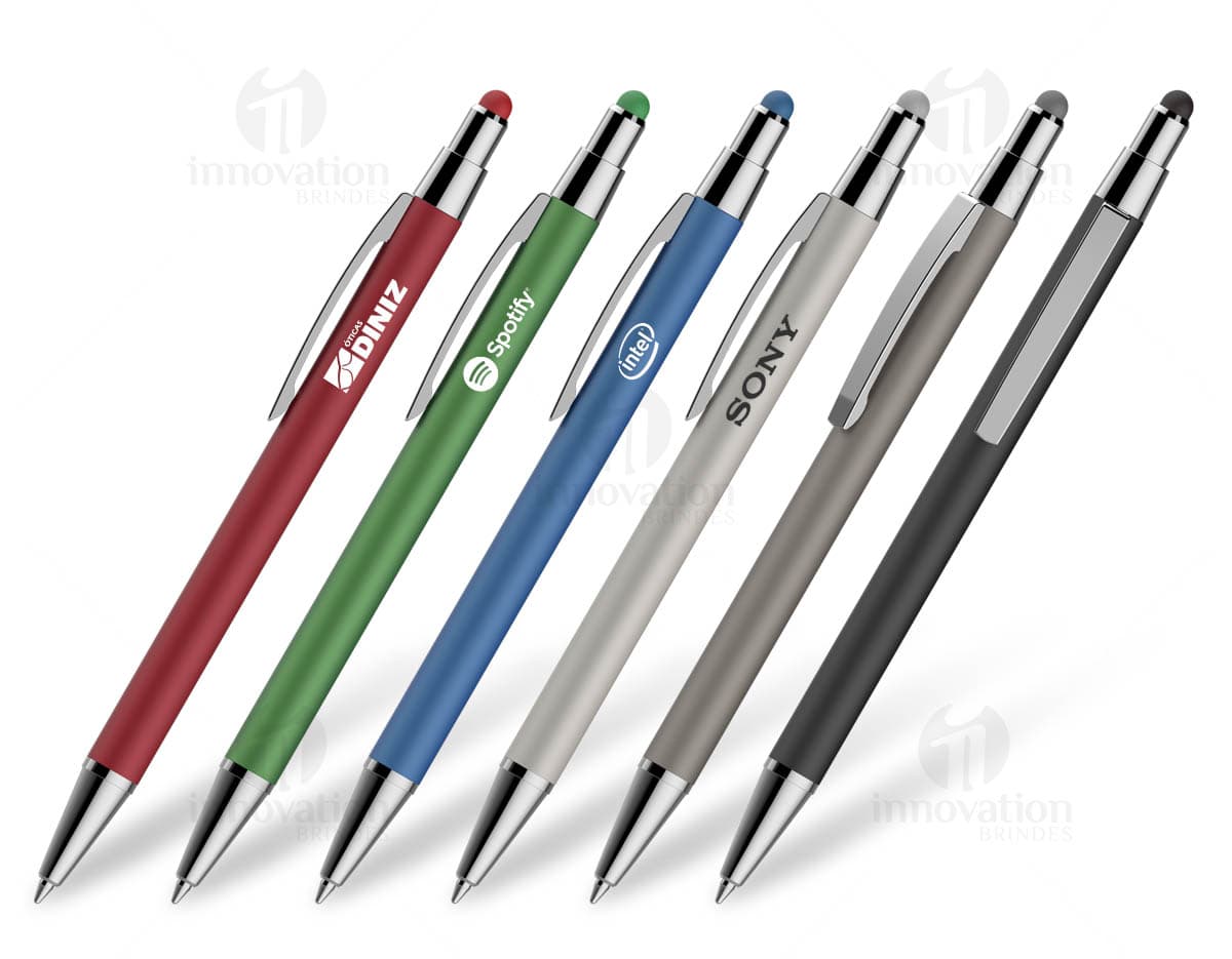 Kit com 6 porta copos coloridos em formato redondo, feitos em material resistente. Três dos porta copos possuem estampas de frutas e os outros três possuem estampas de animais. Kit com 6 porta copos coloridos em formato redondo, feitos em material resistente. Três dos porta copos possuem estampas de frutas e os outros três possuem estampas de animais.