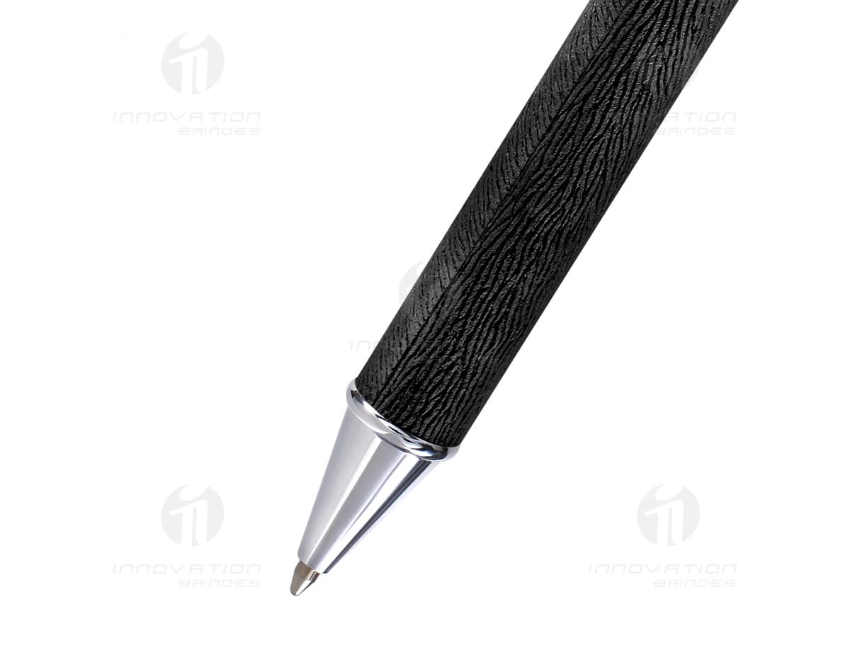 Caderno capa dura com bolso interior, na cor azul. Caderno capa dura com bolso interior, na cor azul.