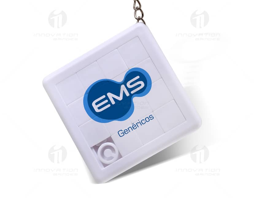 Kit com 6 porta copos em cores variadas, feitos de material resistente e antiderrapante. Cada porta copo possui um design geométrico moderno e são ideais para proteger superfícies de manchas e desgaste.