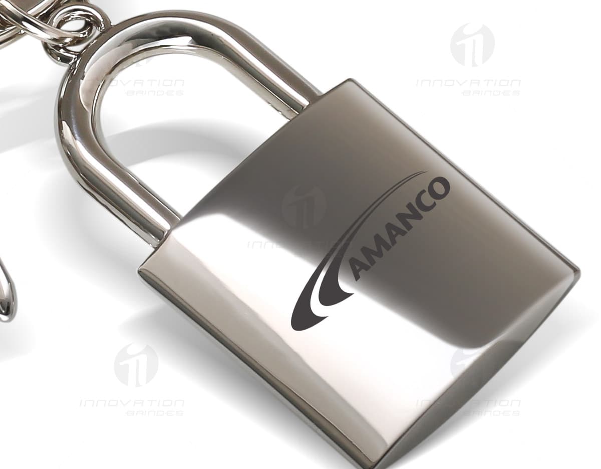 Chaveiro de metal em formato de cadeado, garantindo segurança e proteção para suas chaves. Ideal para manter seus pertences em segurança. Com design resistente e durável, feito de aço, proporciona tranquilidade e confiança. Proteja suas chaves com estilo e praticidade. Garanta já o seu! Chaveiro de metal em formato de cadeado, garantindo segurança e proteção para suas chaves. Ideal para manter seus pertences em segurança. Com design resistente e durável, feito de aço, proporciona tranquilidade e confiança. Proteja suas chaves com estilo e praticidade. Garanta já o seu!