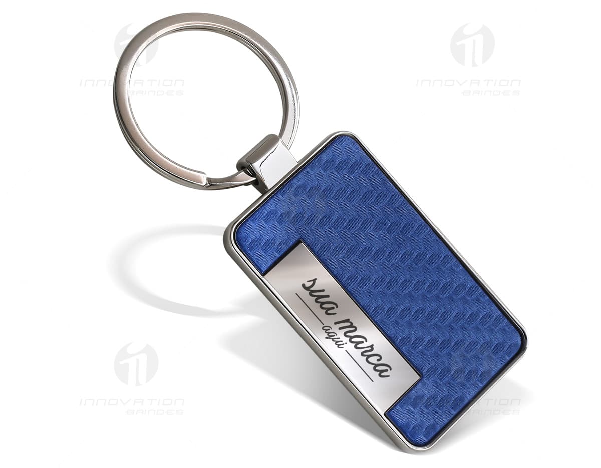 Chaveiro de couro com metal texturizado em formato circular. Chaveiro de couro com metal texturizado em formato circular.