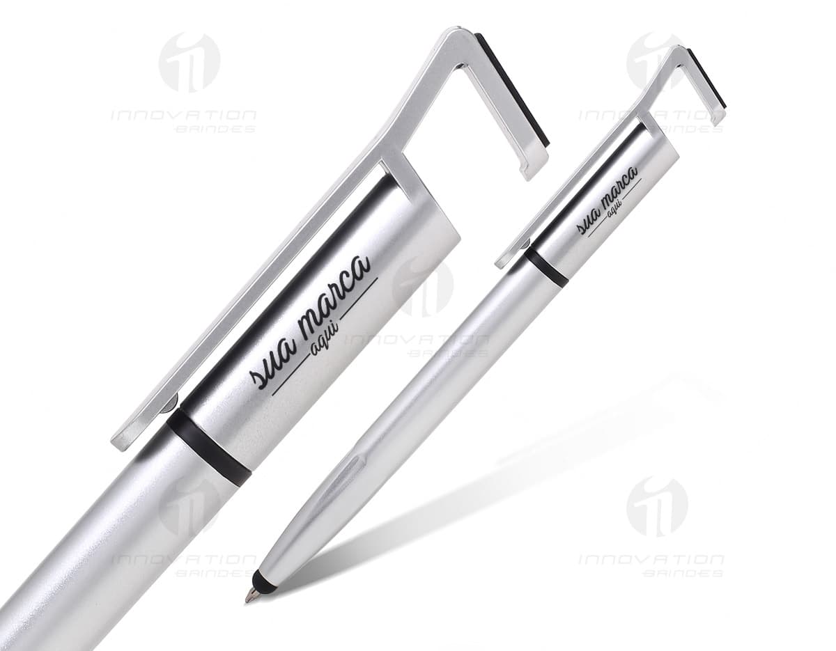 Caneta touch com suporte para celular preta em destaque sobre fundo branco. Caneta touch com suporte para celular preta em destaque sobre fundo branco.