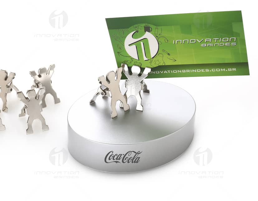 Porta recados magnético com design moderno e elegante, ideal para prender bilhetes e fotografias.