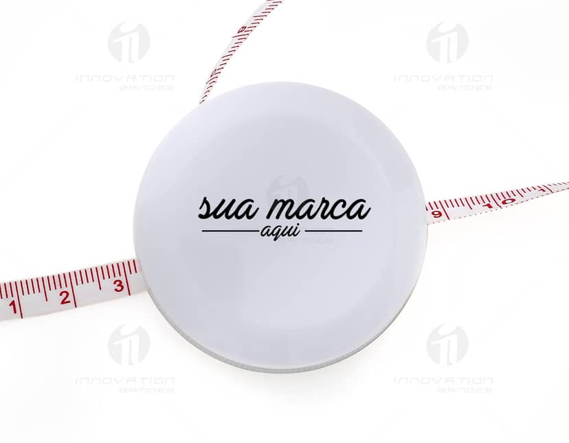 Trena Plástica - 01 sobre fundo branco.