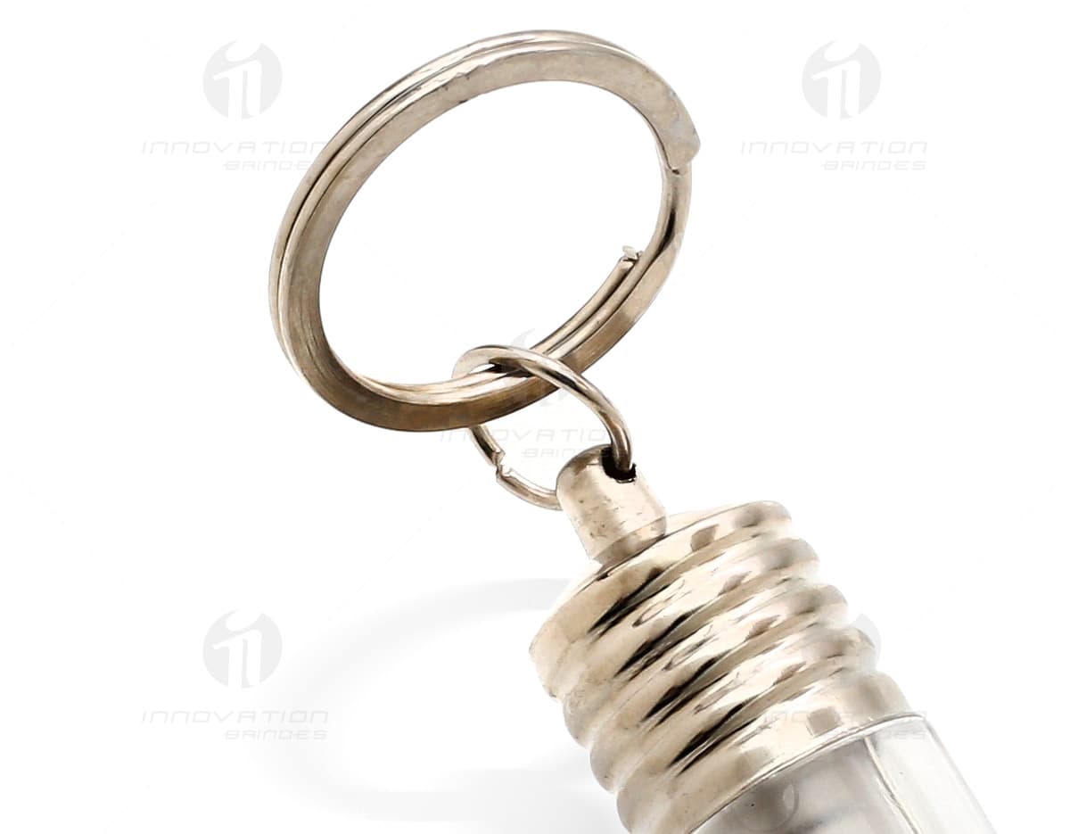 Chaveiro de plástico em formato de lâmpada para iluminar o seu dia! Prático e leve, ideal para carregar suas chaves com estilo e originalidade. Perfeito para brindes corporativos ou presentear alguém especial. Garanta já o seu! Chaveiro de plástico em formato de lâmpada para iluminar o seu dia! Prático e leve, ideal para carregar suas chaves com estilo e originalidade. Perfeito para brindes corporativos ou presentear alguém especial. Garanta já o seu!