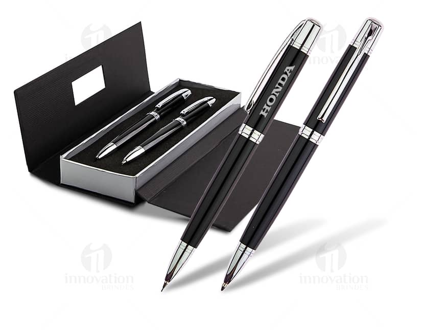 Kit contendo uma caneta e uma lapiseira de metal, acompanhadas de um estojo.