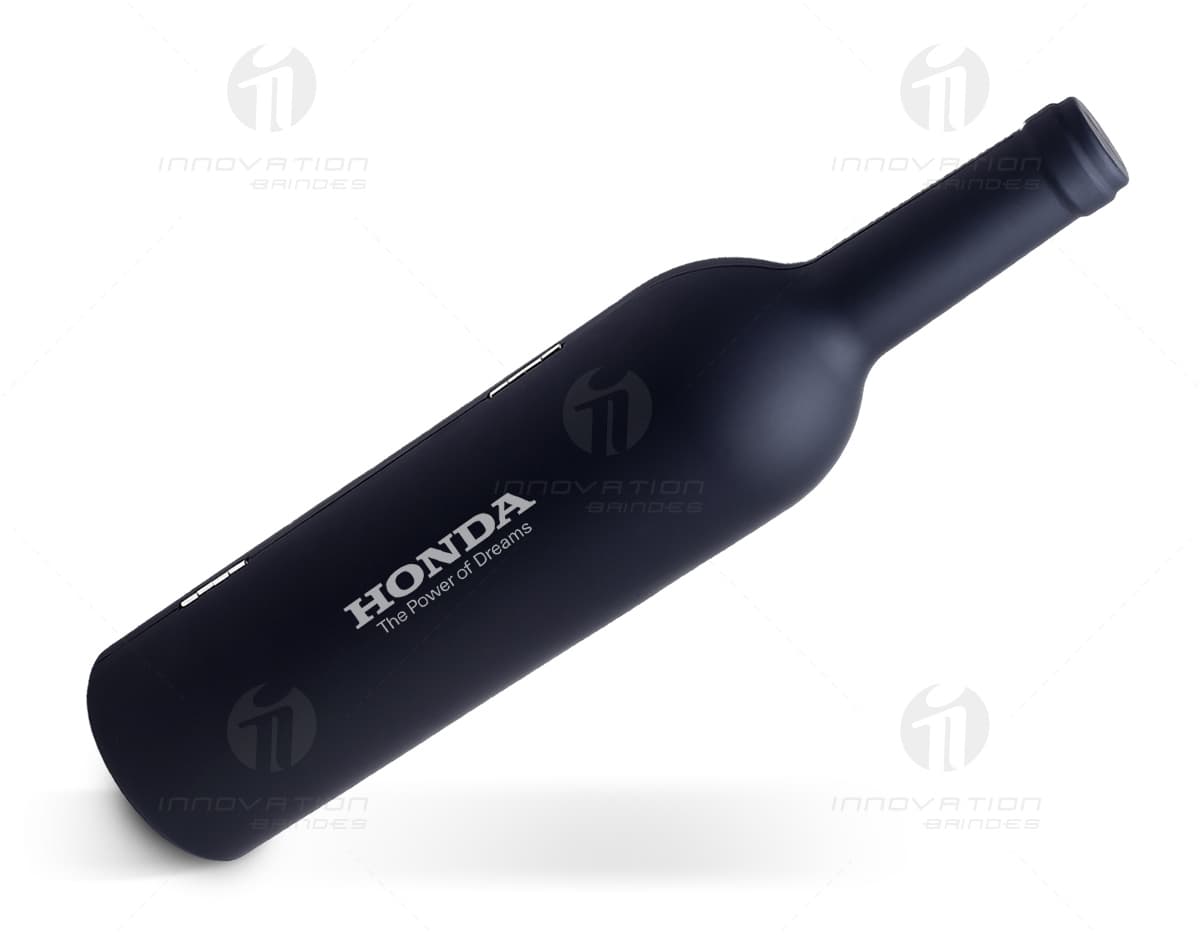 Kit Vinho - 15: Acompanhe suas celebrações com estilo com o Kit Vinho - 15. Com garrafa de vinho tinto, copo de vidro e acessórios necessários, garanta momentos de elegância e sabor. Ideal para presentear ou desfrutar sozinho. Adquira já o seu e brinde com qualidade! Kit Vinho - 15: Acompanhe suas celebrações com estilo com o Kit Vinho - 15. Com garrafa de vinho tinto, copo de vidro e acessórios necessários, garanta momentos de elegância e sabor. Ideal para presentear ou desfrutar sozinho. Adquira já o seu e brinde com qualidade!