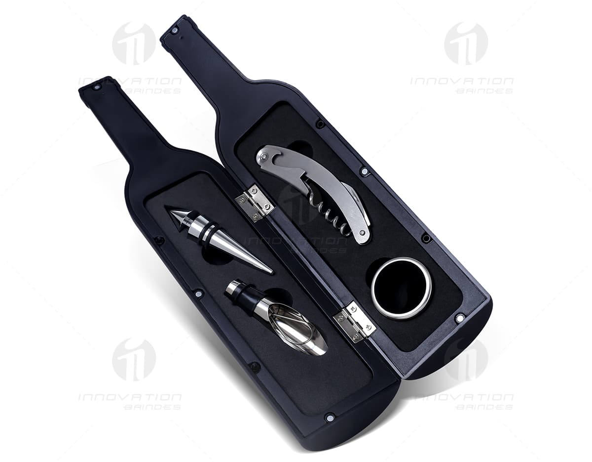 Kit Vinho - 15: Acompanhe suas celebrações com estilo com o Kit Vinho - 15. Com garrafa de vinho tinto, copo de vidro e acessórios necessários, garanta momentos de elegância e sabor. Ideal para presentear ou desfrutar sozinho. Adquira já o seu e brinde com qualidade! Kit Vinho - 15: Acompanhe suas celebrações com estilo com o Kit Vinho - 15. Com garrafa de vinho tinto, copo de vidro e acessórios necessários, garanta momentos de elegância e sabor. Ideal para presentear ou desfrutar sozinho. Adquira já o seu e brinde com qualidade!