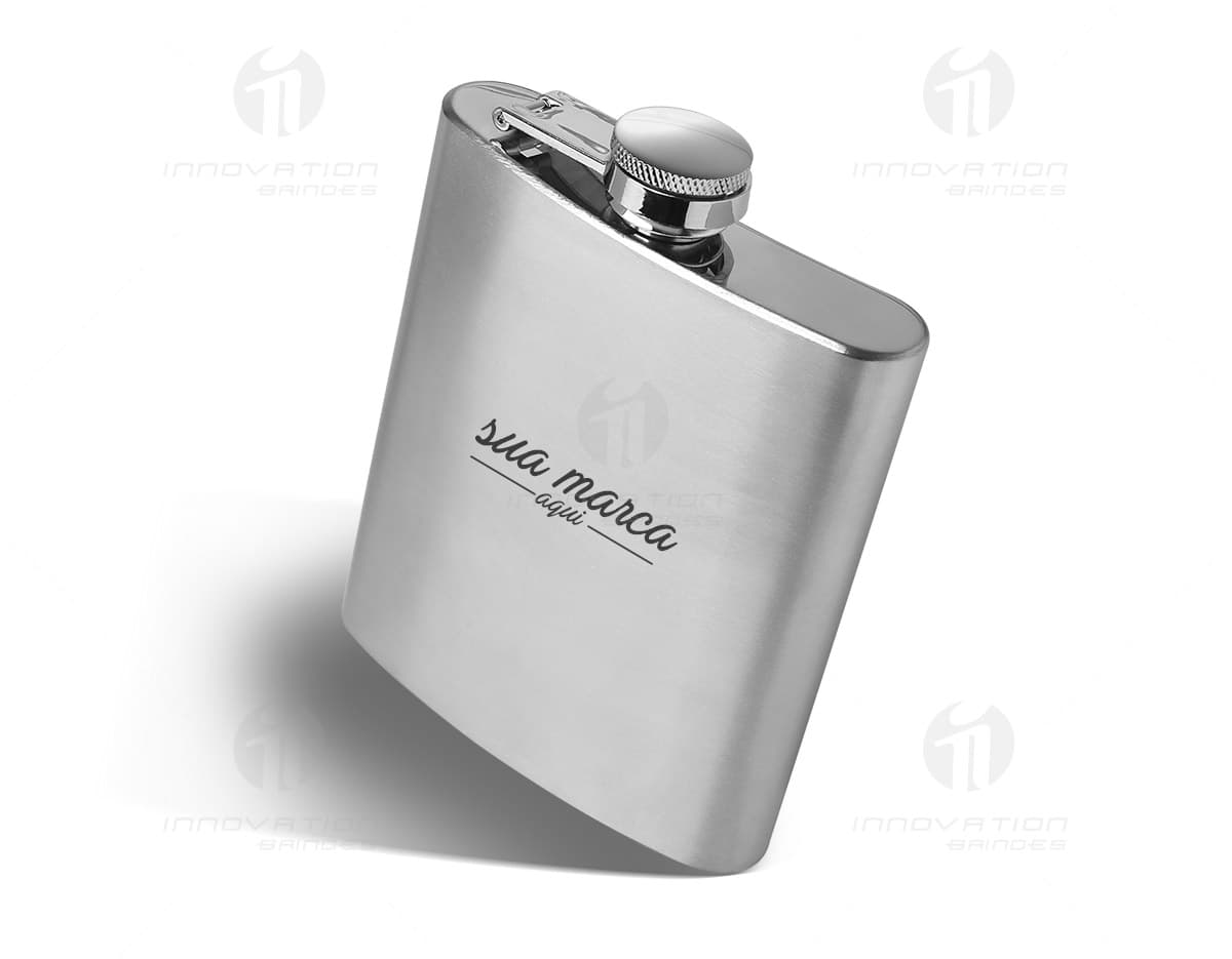 Porta whisky de 7 onças na cor preta, com design elegante e sofisticado. Porta whisky de 7 onças na cor preta, com design elegante e sofisticado.