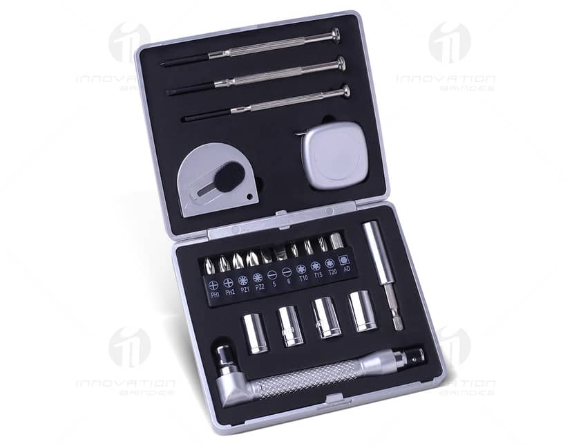 Kit de ferramentas contendo 28 peças variadas, como chaves de fenda, alicates e chaves de boca.
