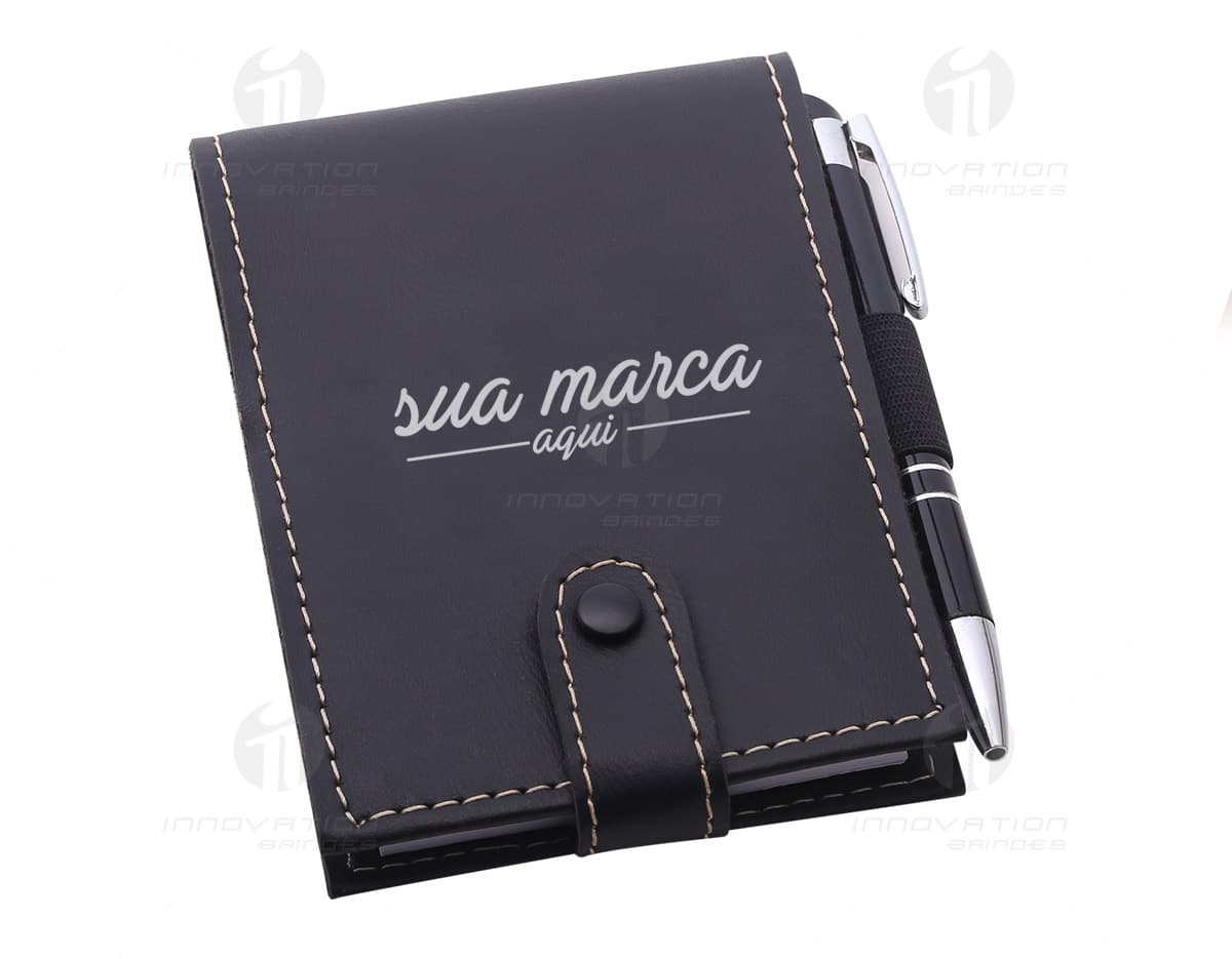 Bloco de anotações de couro marrom vintage para negócios, com capa protetora, vazio e com espaço para escrever. Organizador pessoal com textura de alta qualidade, ideal para armazenar informações, notas e documentos. Bloco de anotações de couro marrom vintage para negócios, com capa protetora, vazio e com espaço para escrever. Organizador pessoal com textura de alta qualidade, ideal para armazenar informações, notas e documentos.