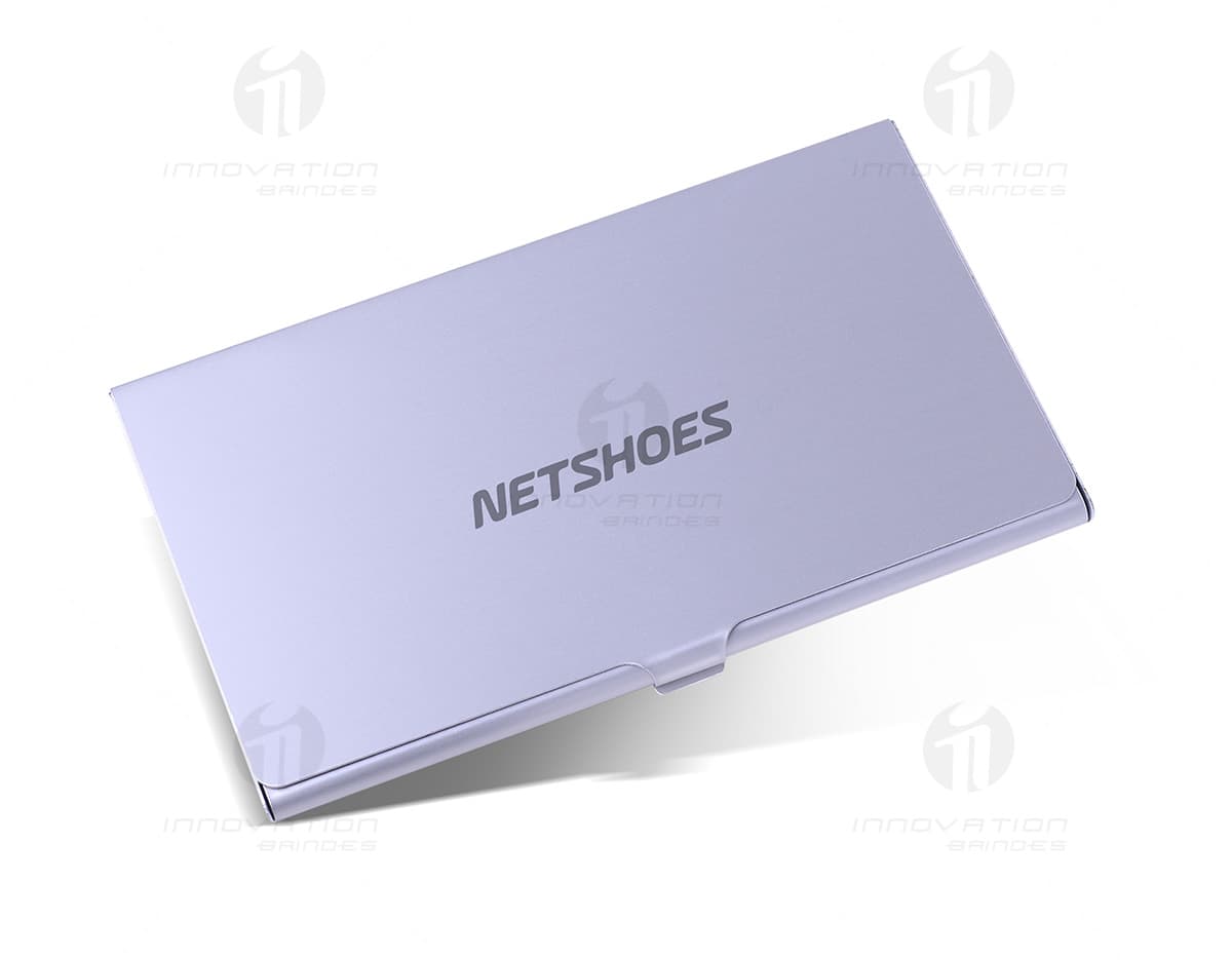 Kit com 6 porta copos em cores variadas em formato quadrado e feitos de material resistente. Kit com 6 porta copos em cores variadas em formato quadrado e feitos de material resistente.