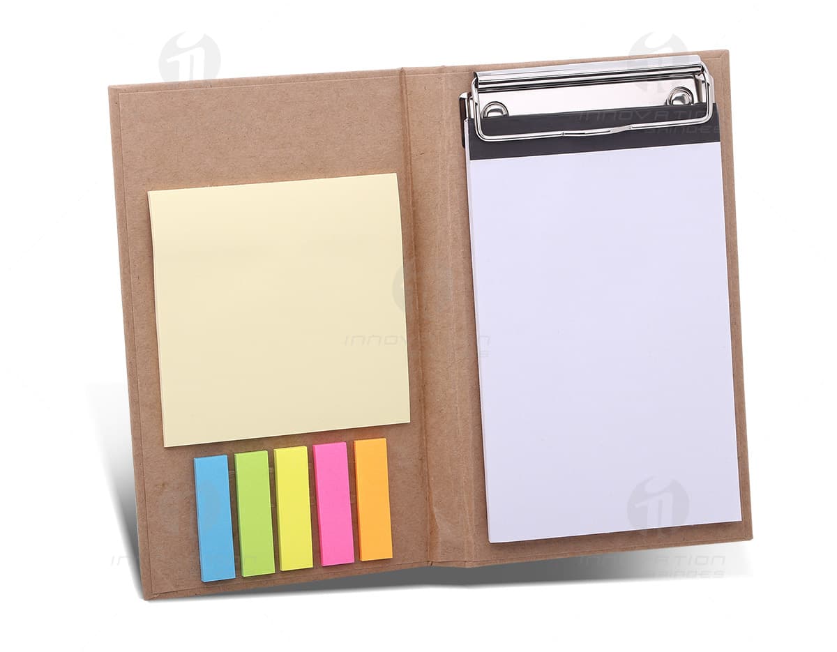 Kit Blocado Solar com Bloco e Fitas em ambiente branco. O kit contém um bloco de anotações e várias fitas coloridas. Kit Blocado Solar com Bloco e Fitas em ambiente branco. O kit contém um bloco de anotações e várias fitas coloridas.