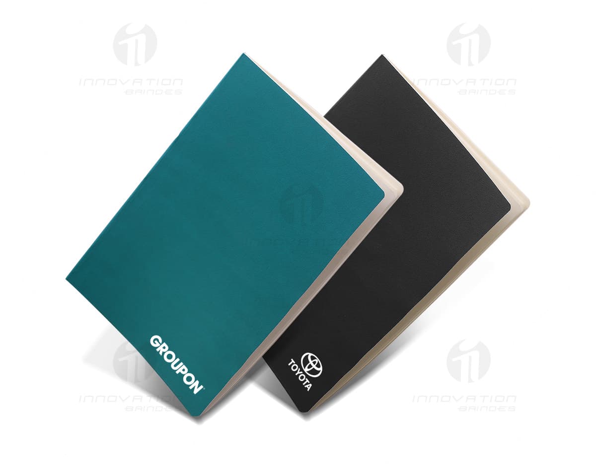 Kit com 6 porta copos em formato quadrado, cada um com um padrão de folhas tropicais em tons de verde, azul e amarelo. Os porta copos são feitos de material resistente e antiderrapante para evitar que os copos escorreguem. Kit com 6 porta copos em formato quadrado, cada um com um padrão de folhas tropicais em tons de verde, azul e amarelo. Os porta copos são feitos de material resistente e antiderrapante para evitar que os copos escorreguem.