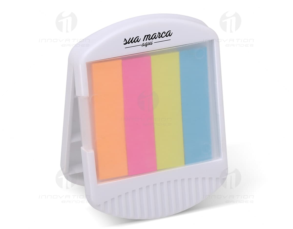 Porta lembretes de metal na cor prata com design minimalista e espaço para organizar bilhetes ou recados. Porta lembretes de metal na cor prata com design minimalista e espaço para organizar bilhetes ou recados.