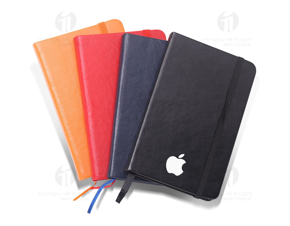 Caneta colorida em plástico sobre fundo branco. Caneta colorida em plástico sobre fundo branco.