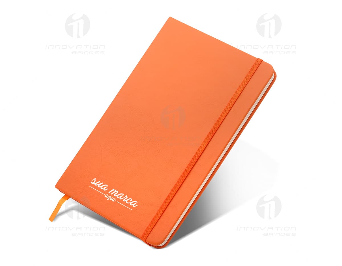 Bloco elástico com capa dura, retrô, contendo 80 folhas. Bloco elástico com capa dura, retrô, contendo 80 folhas.