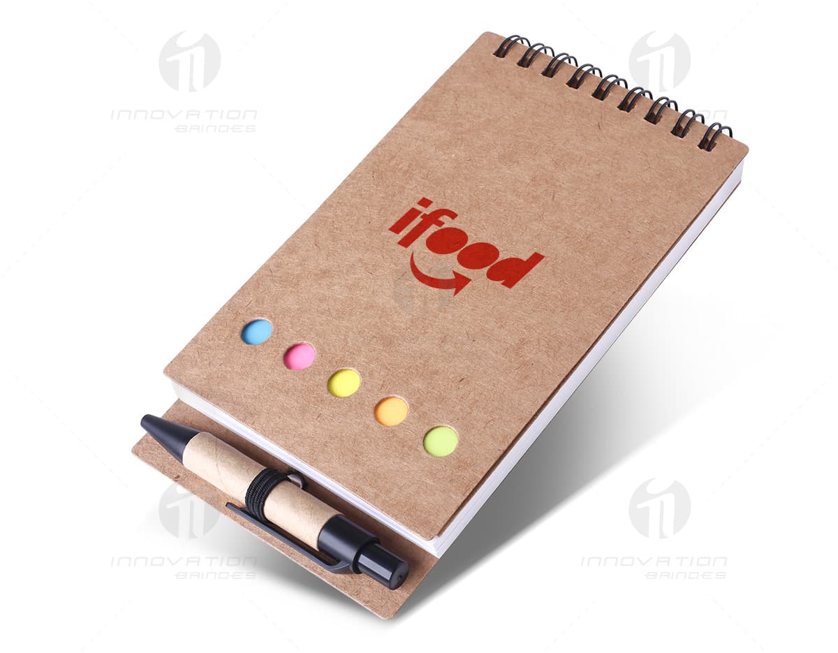 Bloco ecológico com mini caneta de papelão. Bloco ecológico com mini caneta de papelão.