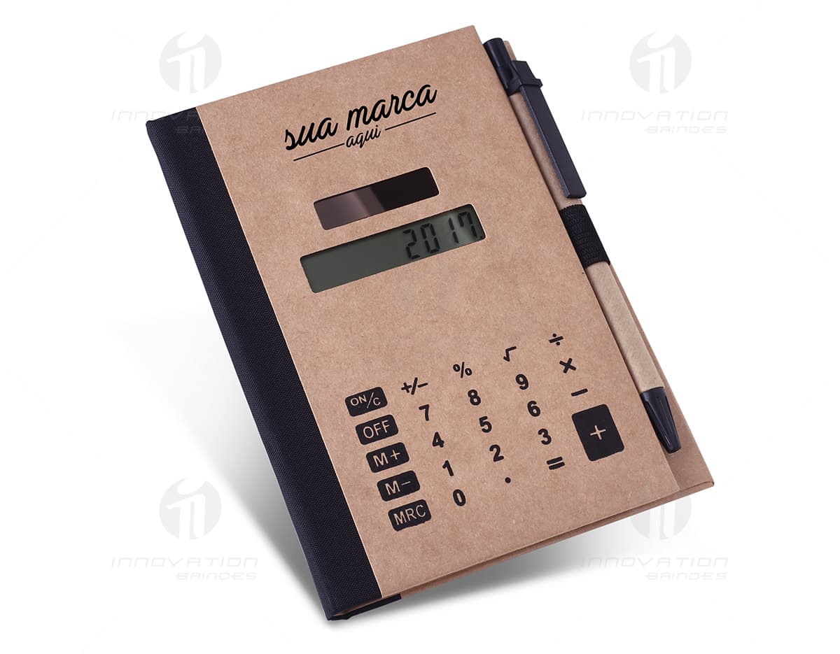 Kit com 6 porta copos em formato quadrado, feitos de madeira pintada nas cores azul, verde, amarelo, vermelho, laranja e roxo. Cada porta copos possui uma estampa diferente de flores e folhas. Kit com 6 porta copos em formato quadrado, feitos de madeira pintada nas cores azul, verde, amarelo, vermelho, laranja e roxo. Cada porta copos possui uma estampa diferente de flores e folhas.