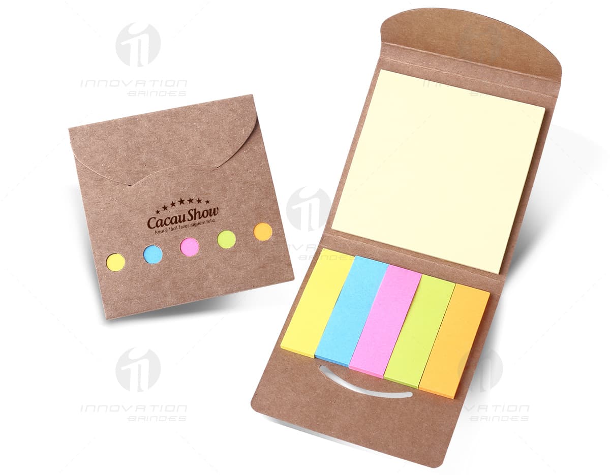 Kit com 6 porta copos em formato redondo, feito de material resistente e com estampa colorida de frutas tropicais. Kit com 6 porta copos em formato redondo, feito de material resistente e com estampa colorida de frutas tropicais.