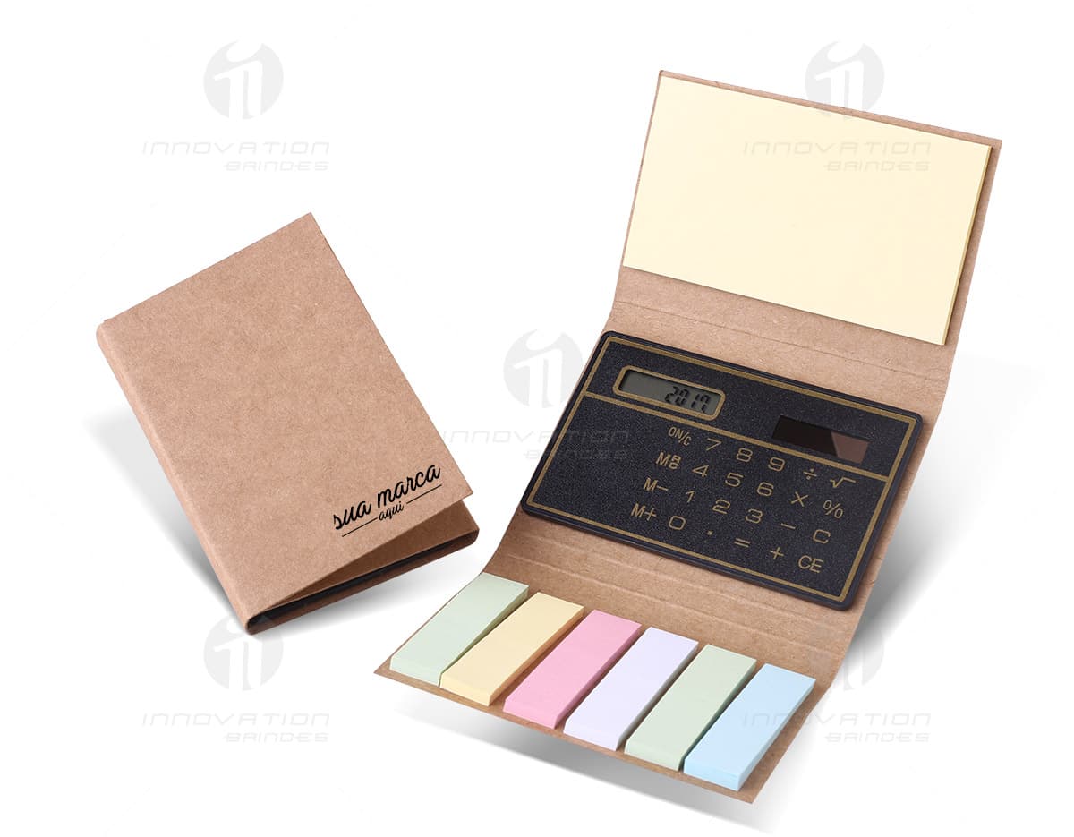 Kit com 6 porta copos em formato quadrado, feitos de cerâmica com estampas coloridas de frutas. Cada porta copo tem um diâmetro de 10cm e uma base antiderrapante. Kit com 6 porta copos em formato quadrado, feitos de cerâmica com estampas coloridas de frutas. Cada porta copo tem um diâmetro de 10cm e uma base antiderrapante.